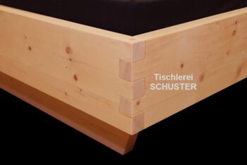 gezinkte Zapfenverbindung mit Holznagel